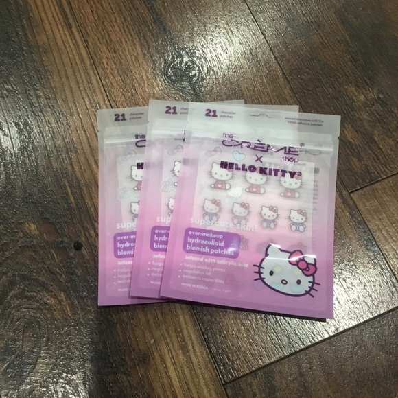 Hello Kitty Korean Skincare and Travel Case Bundle - Picture 10 of 11